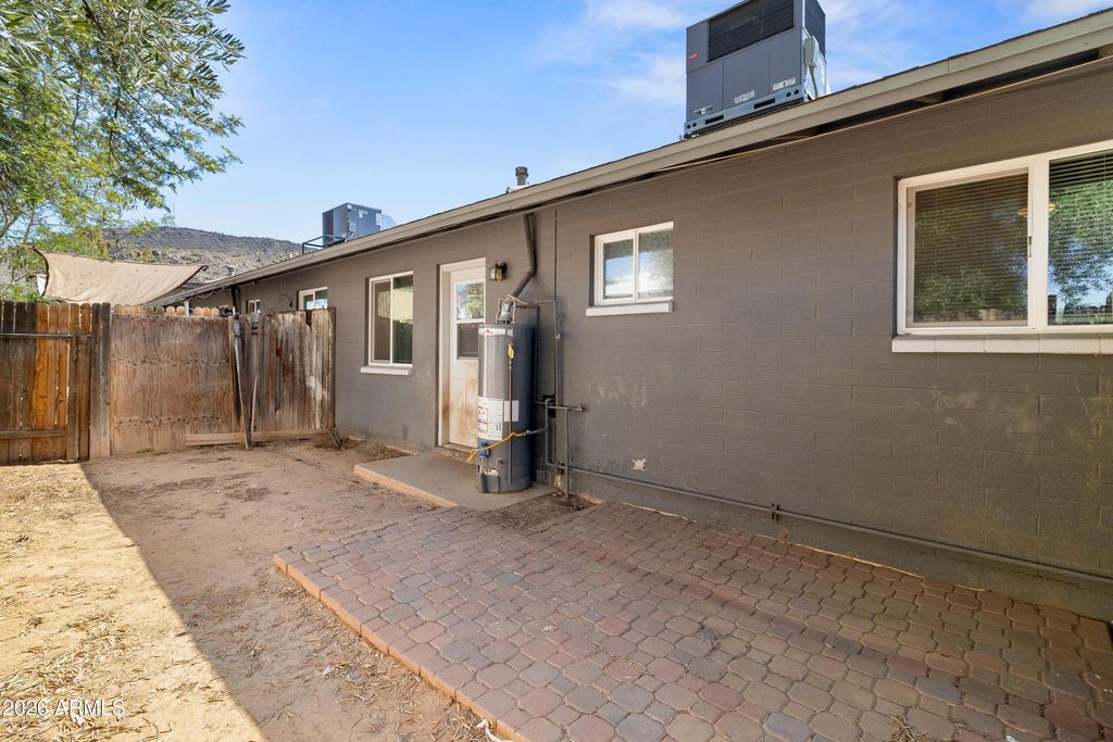 Image 13 of property listing at 1638 W DESERT COVE Avenue W b, Phoenix, AZ 85029