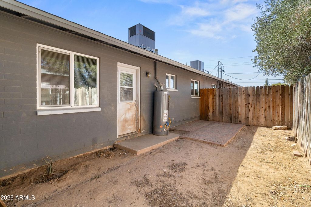 Image 14 of property listing at 1638 W DESERT COVE Avenue W b, Phoenix, AZ 85029