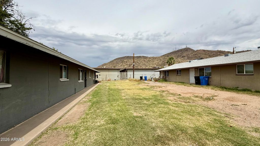 Image 15 of property listing at 1638 W DESERT COVE Avenue W b, Phoenix, AZ 85029