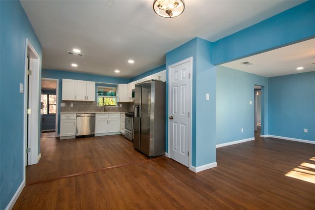 1701 Merrywood Way, Gainesville, TX 76240