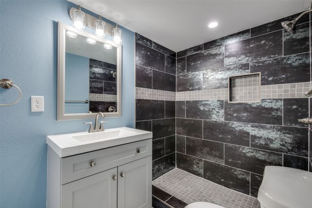 1701 Merrywood Way, Gainesville, TX 76240