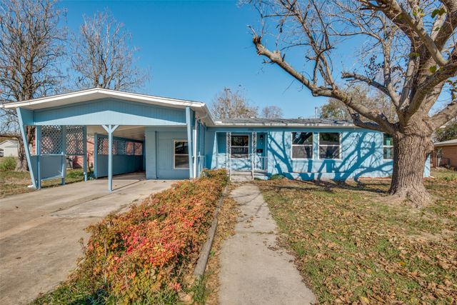 1701 Merrywood Way, Gainesville, TX 76240