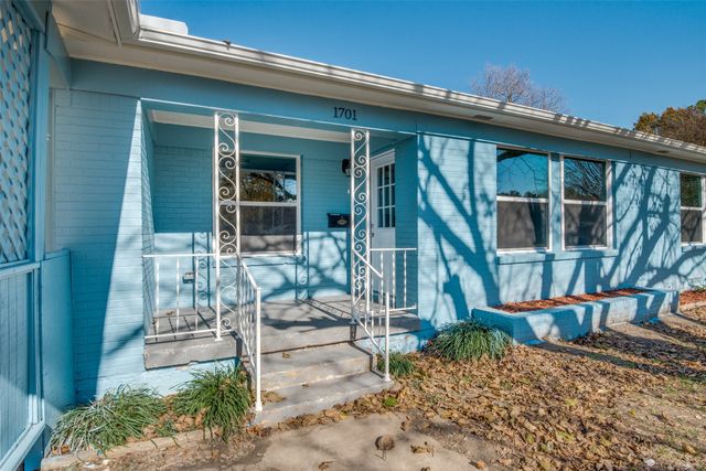 1701 Merrywood Way, Gainesville, TX 76240