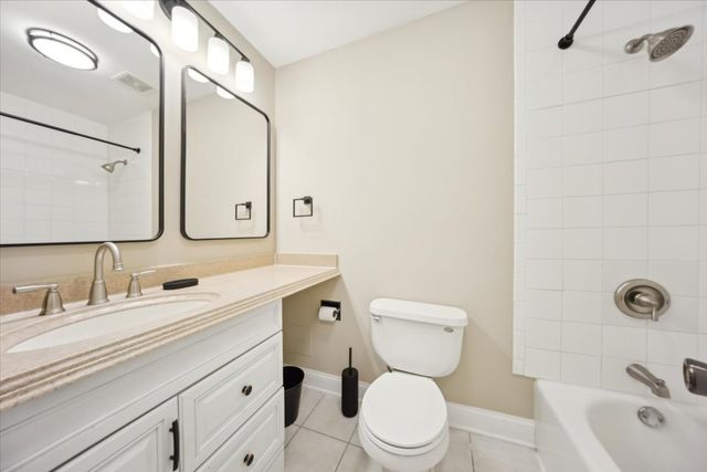 2166 N Heather Lane 43A, Palatine, IL 60074