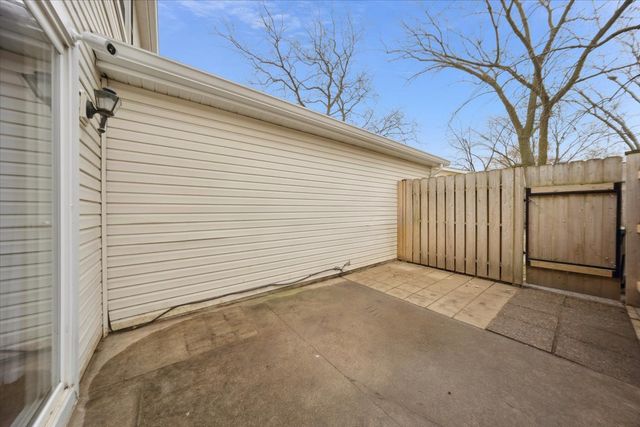 2166 N Heather Lane 43A, Palatine, IL 60074