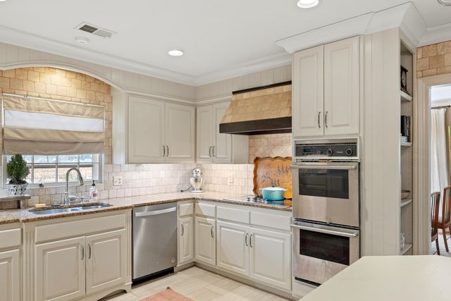 4300 AMBER LN, Memphis, TN 38111