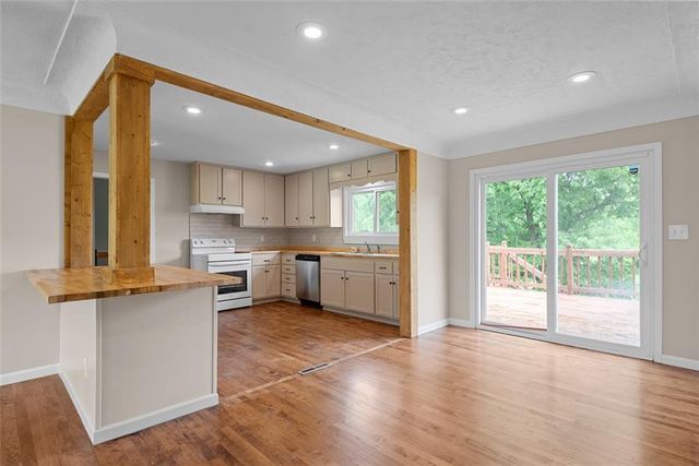 112 W Kay Street, Lansing, KS 66043