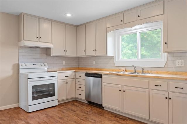 112 W Kay Street, Lansing, KS 66043