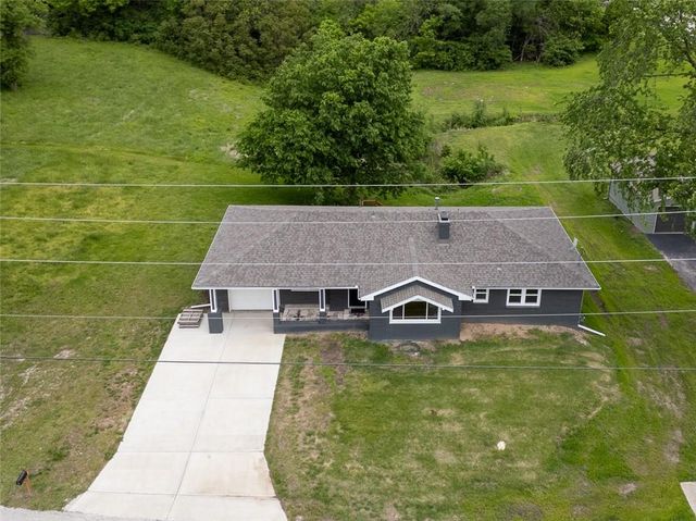 112 W Kay Street, Lansing, KS 66043
