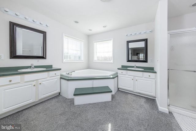 29 THREE BRIDGE RD, Monroeville, NJ 08343