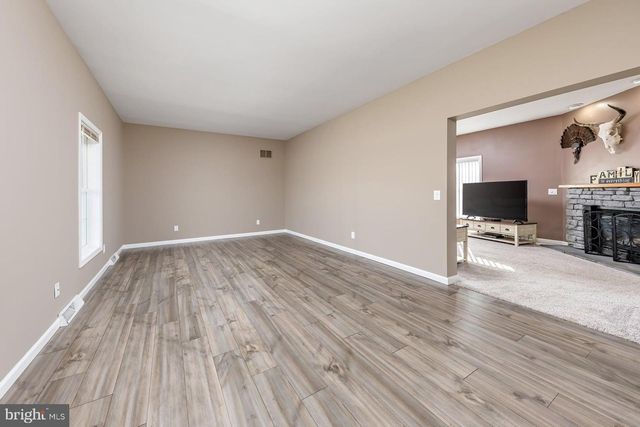 29 THREE BRIDGE RD, Monroeville, NJ 08343