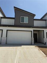 3233 NE 87th Street 15B, Kansas City, MO 64156