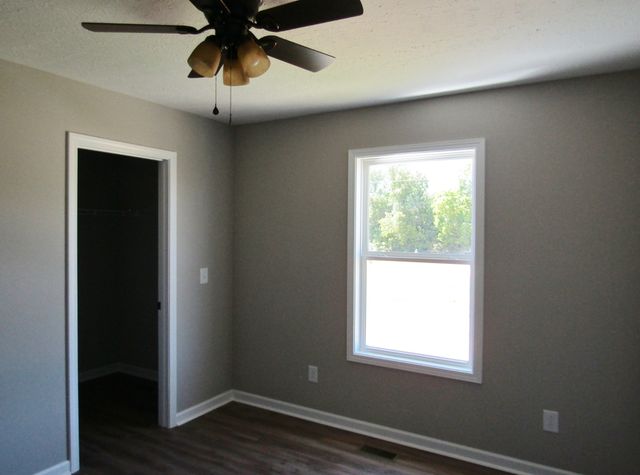 490 Crescent Factory Rd, Lawrenceburg, TN 38464