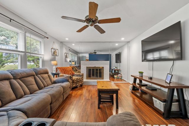 54 North St, Leominster, MA 01453