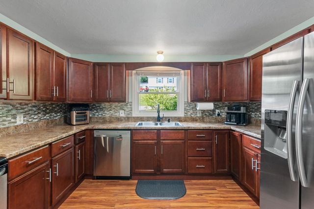 54 North St, Leominster, MA 01453