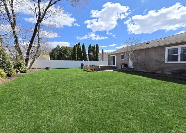 19 Appel Drive E, Shirley, NY 11967
