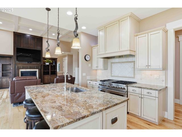 1016 Se 64TH Ct, Vancouver, WA 98661