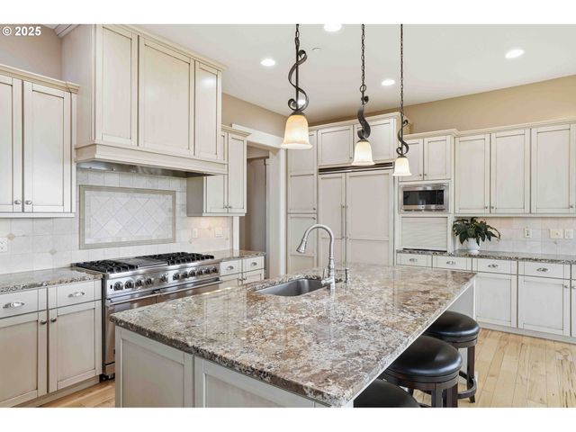 1016 Se 64TH Ct, Vancouver, WA 98661