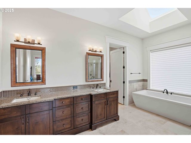 1016 Se 64TH Ct, Vancouver, WA 98661