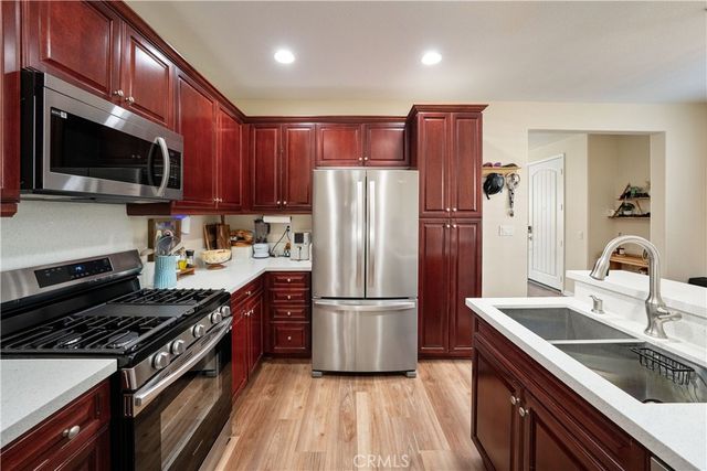 28453 Casselman Lane, Saugus, CA 91350