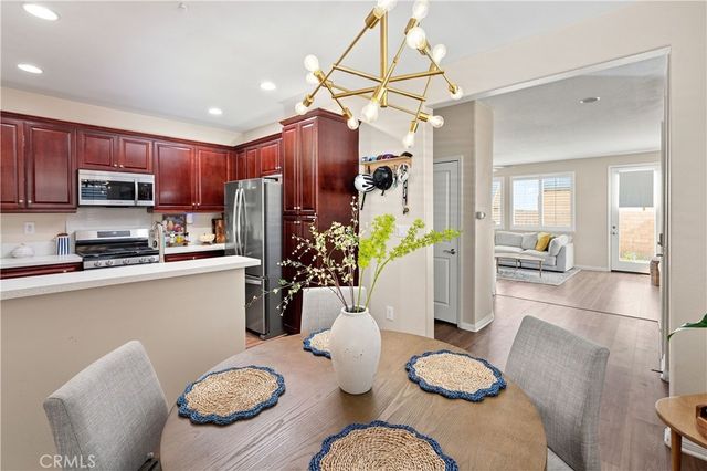 28453 Casselman Lane, Saugus, CA 91350