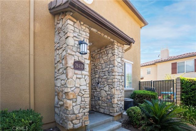 28453 Casselman Lane, Saugus, CA 91350
