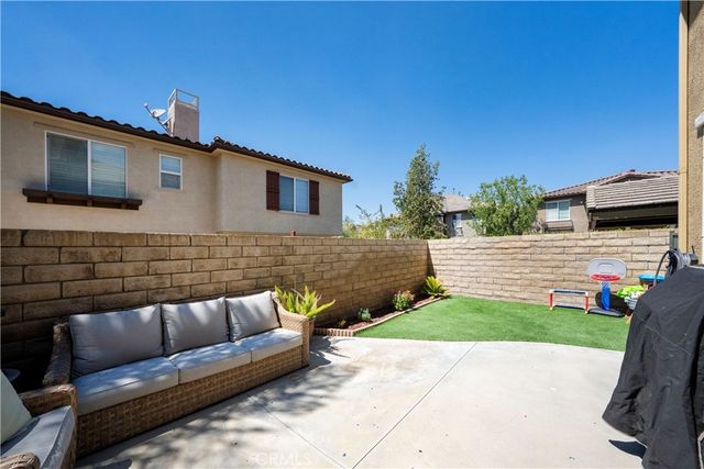 28453 Casselman Lane, Saugus, CA 91350
