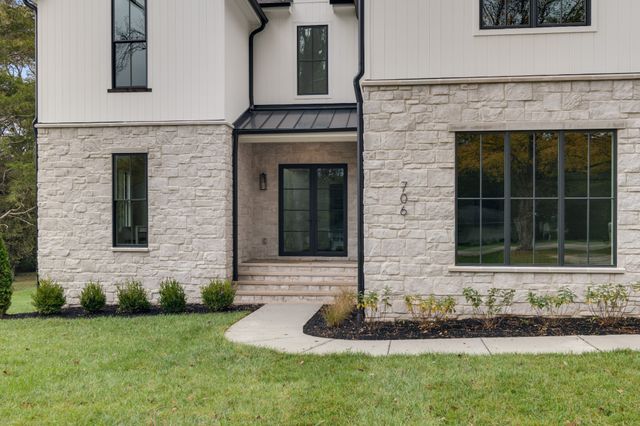 706 Brook Hollow Rd, Nashville, TN 37205