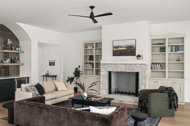 706 Brook Hollow Rd, Nashville, TN 37205