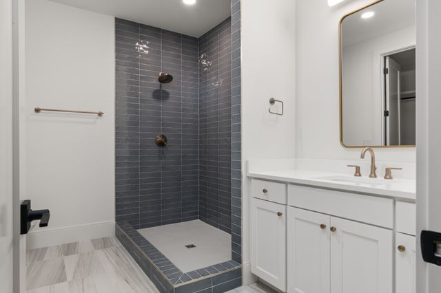 706 Brook Hollow Rd, Nashville, TN 37205