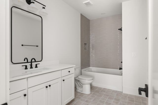 706 Brook Hollow Rd, Nashville, TN 37205