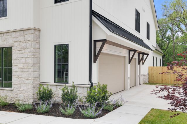 706 Brook Hollow Rd, Nashville, TN 37205