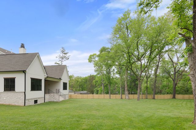 706 Brook Hollow Rd, Nashville, TN 37205