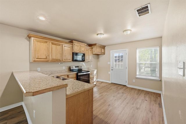 728 W Walker Street, Denison, TX 75020