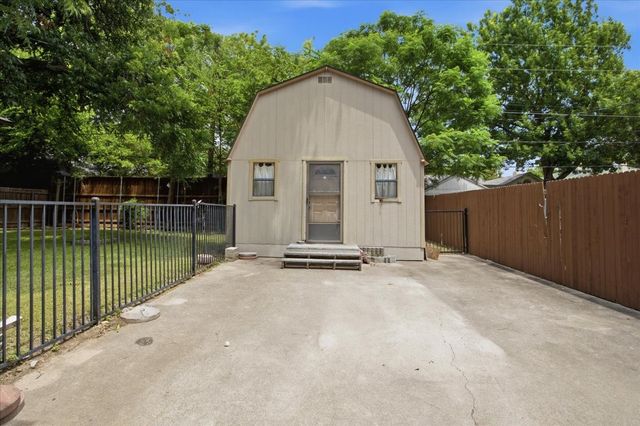 2551 Greene Avenue, Fort Worth, TX 76109