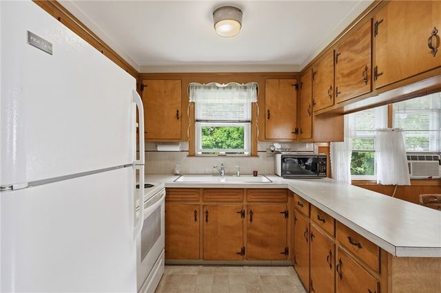 27 Danby Street, Providence, RI 02904