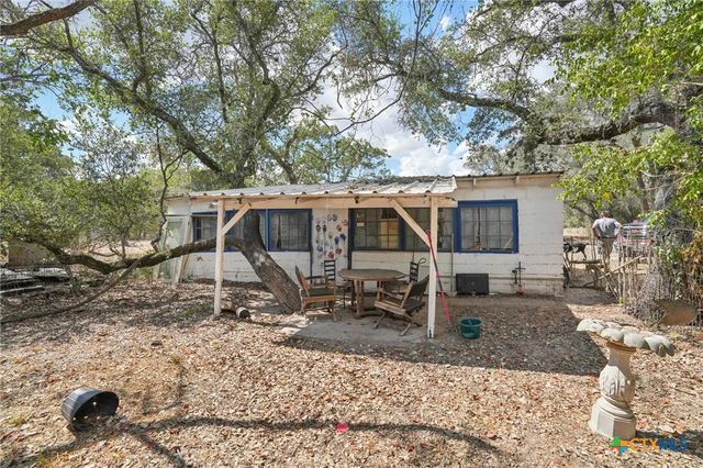 3001 Curry Rd, Seguin, TX 78155