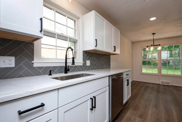 941 W Glenwood Street, Springfield, MO 65807