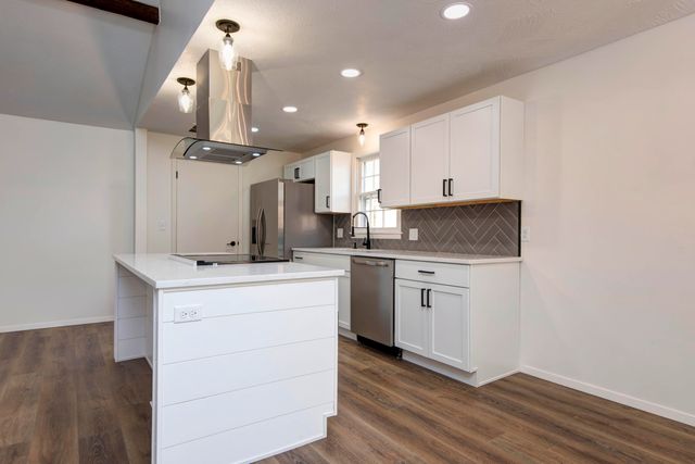 941 W Glenwood Street, Springfield, MO 65807