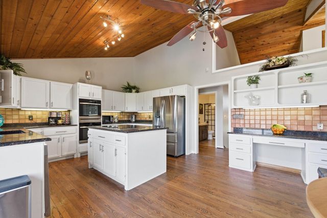 2571 N Greenleaf Ct, Wichita, KS 67226