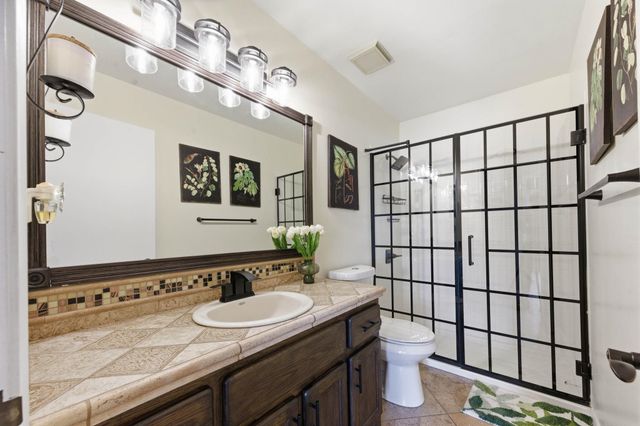 2571 N Greenleaf Ct, Wichita, KS 67226