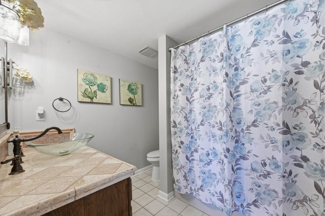 2571 N Greenleaf Ct, Wichita, KS 67226