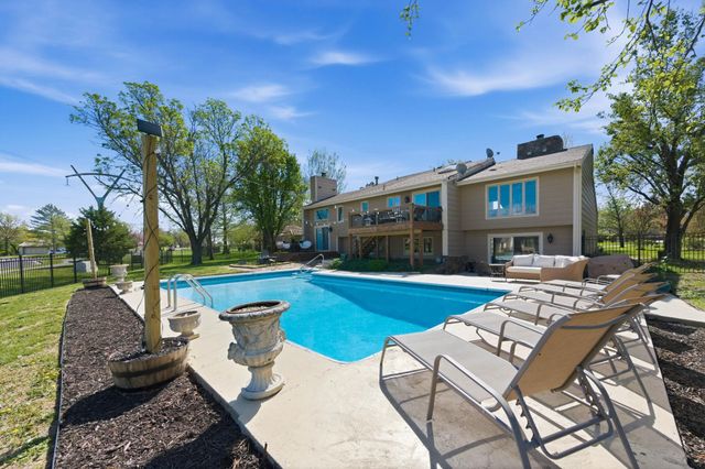 2571 N Greenleaf Ct, Wichita, KS 67226