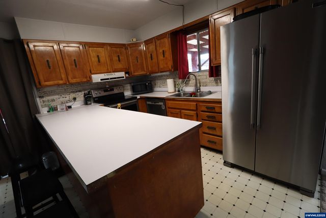 38696 Griggs Dr, Lebanon, OR 97355