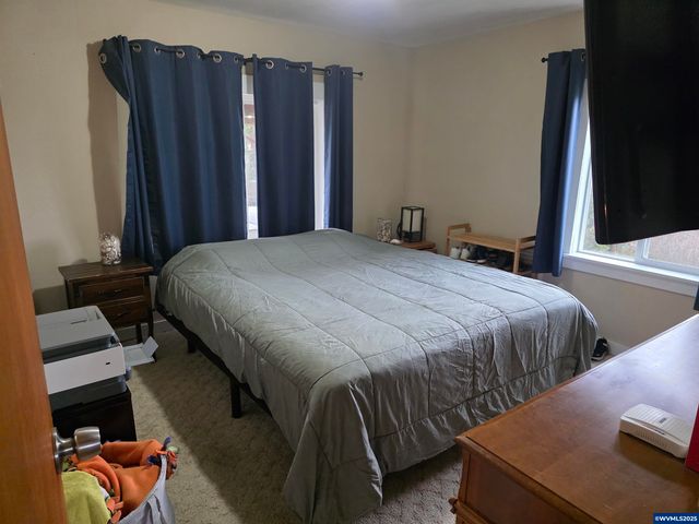 38696 Griggs Dr, Lebanon, OR 97355