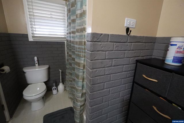 38696 Griggs Dr, Lebanon, OR 97355