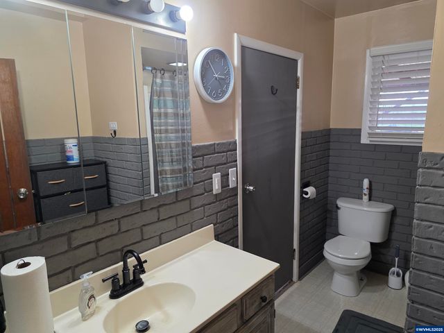 38696 Griggs Dr, Lebanon, OR 97355