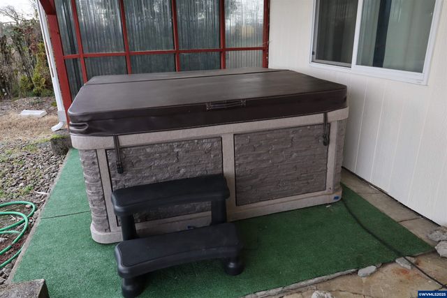 38696 Griggs Dr, Lebanon, OR 97355