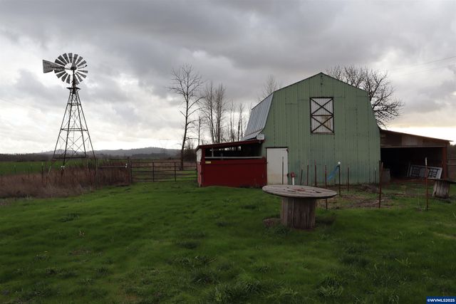 38696 Griggs Dr, Lebanon, OR 97355