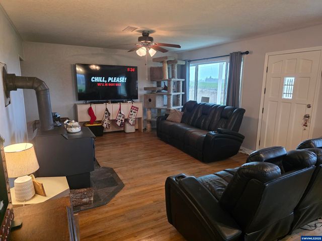 38696 Griggs Dr, Lebanon, OR 97355